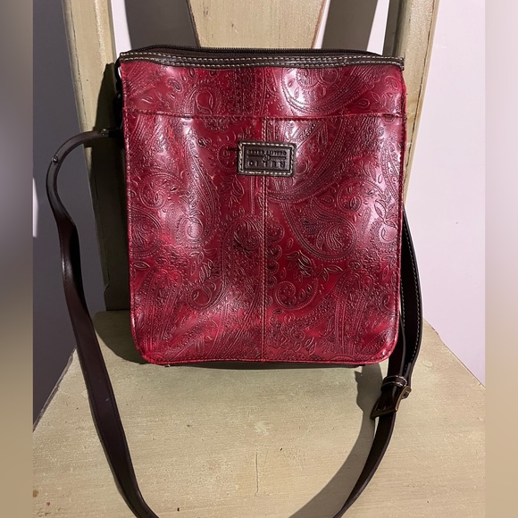 Red Relic crossbody bag in red and brown - Picture 2 of 7